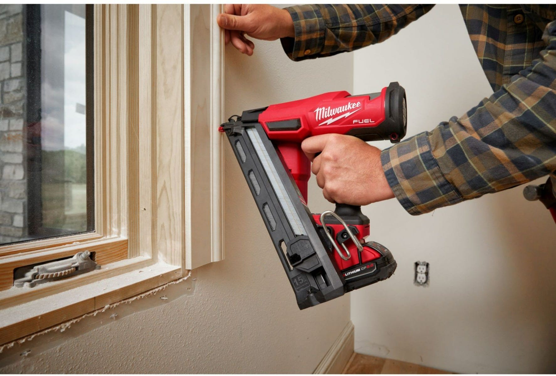 Milwaukee 2839-21CT M18 FUEL 15-Gauge Finish Nailer 2.0Ah Kit