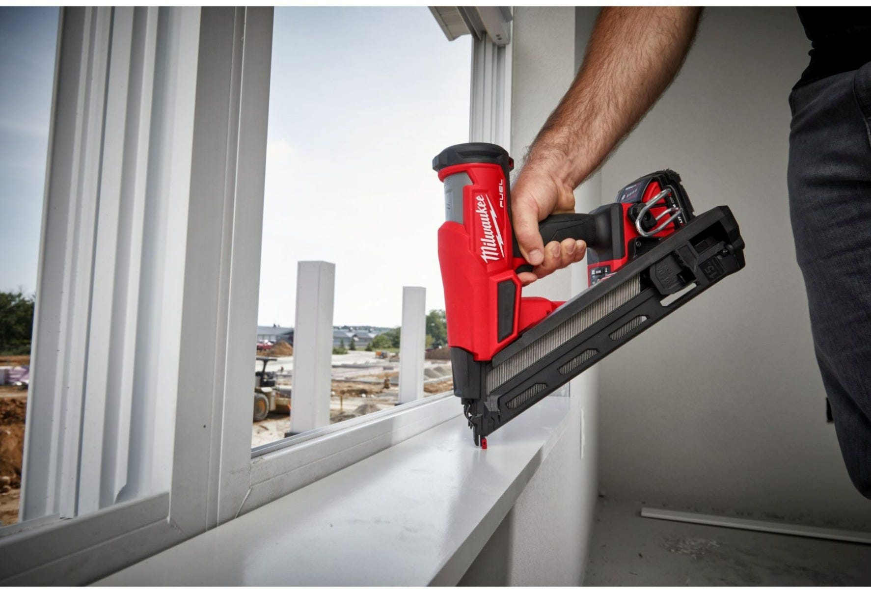 Milwaukee 2839-20 M18 FUEL 15-Gauge Finish Nailer, Tool Only