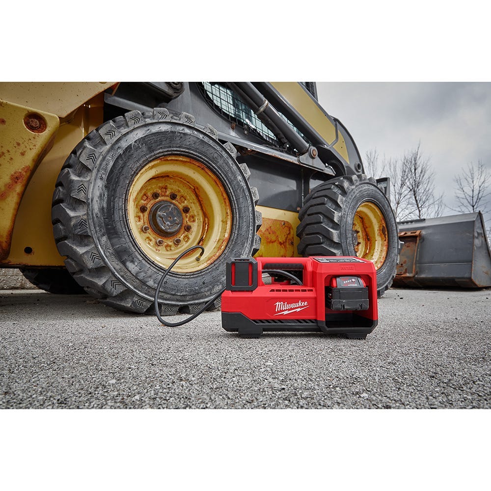 Milwaukee M18 Compact Tire Inflator with M18 REDLITHIUM HIGH OUTPUT XC 6.0Ah Battery 2-Pack