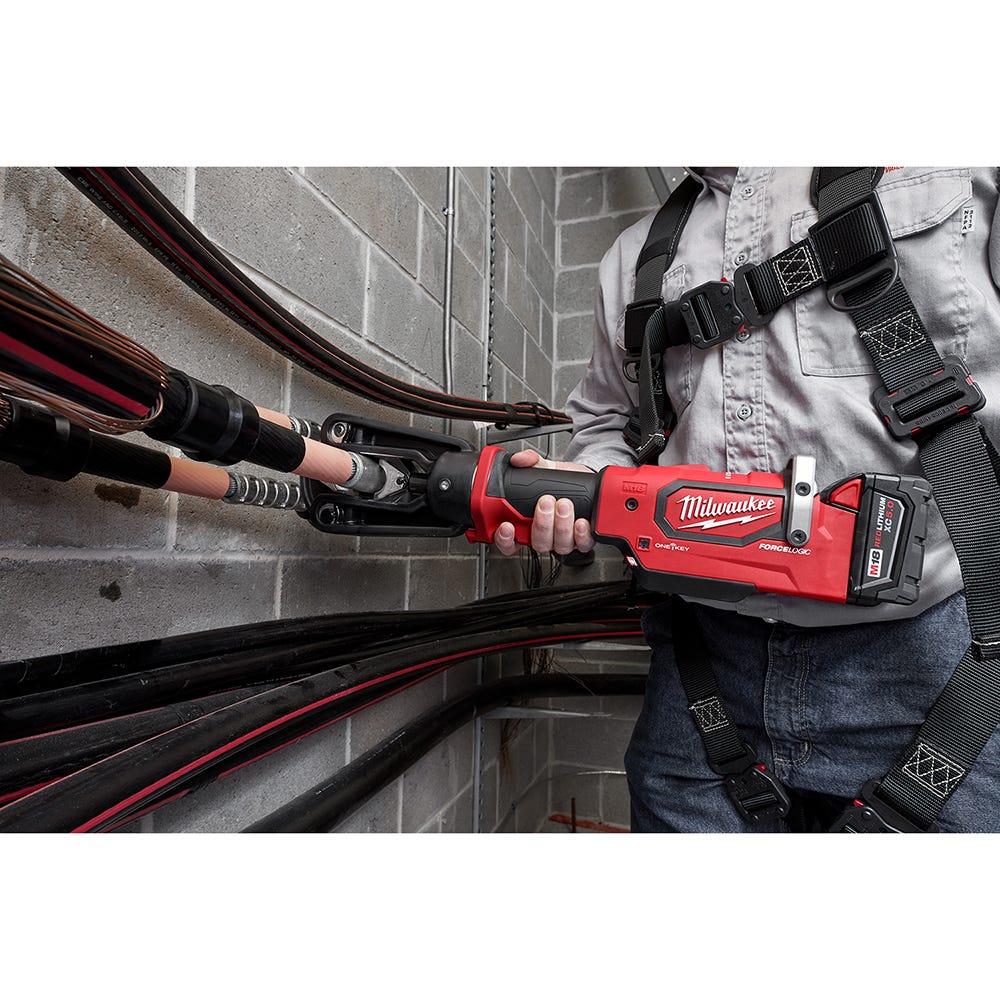 Milwaukee 2879-22 M18 FORCE LOGIC 15-Ton Crimper 2.0Ah + 5.0 Ah Kit