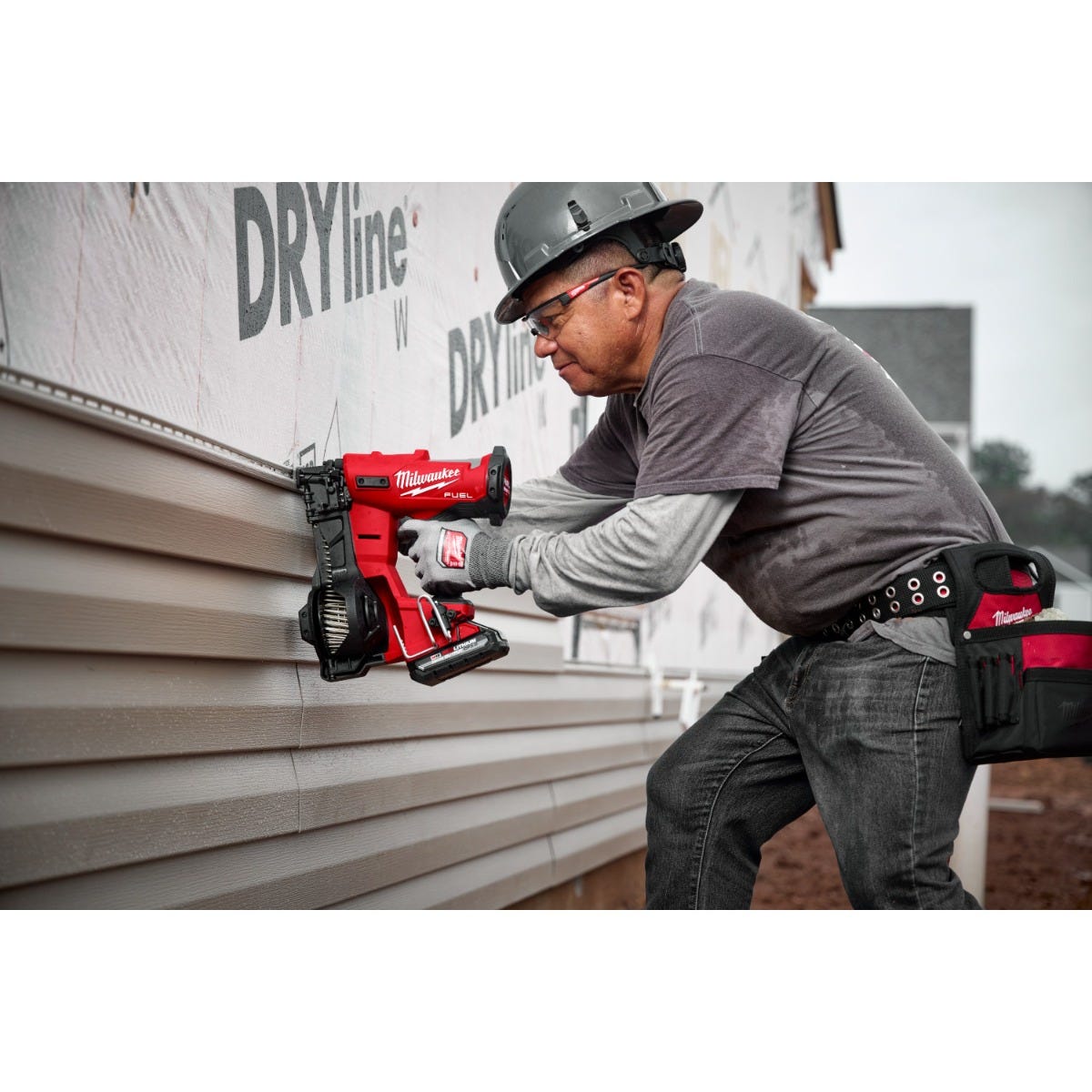 Milwaukee 2909-21 M18 FUEL Coil Roofing Nailer 3.0Ah Kit