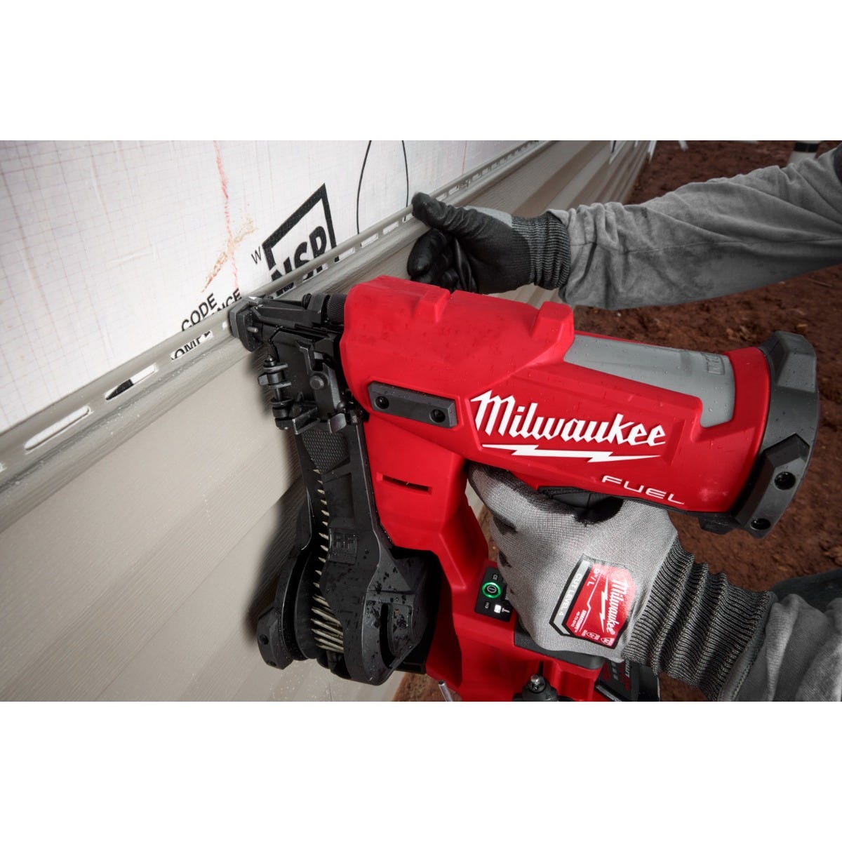 Milwaukee 2909-21 M18 FUEL Coil Roofing Nailer 3.0Ah Kit