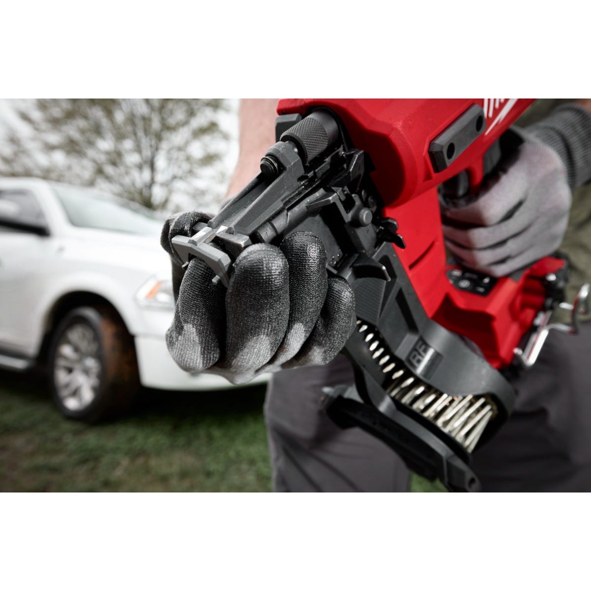 Milwaukee 2909-21 M18 FUEL Coil Roofing Nailer 3.0Ah Kit