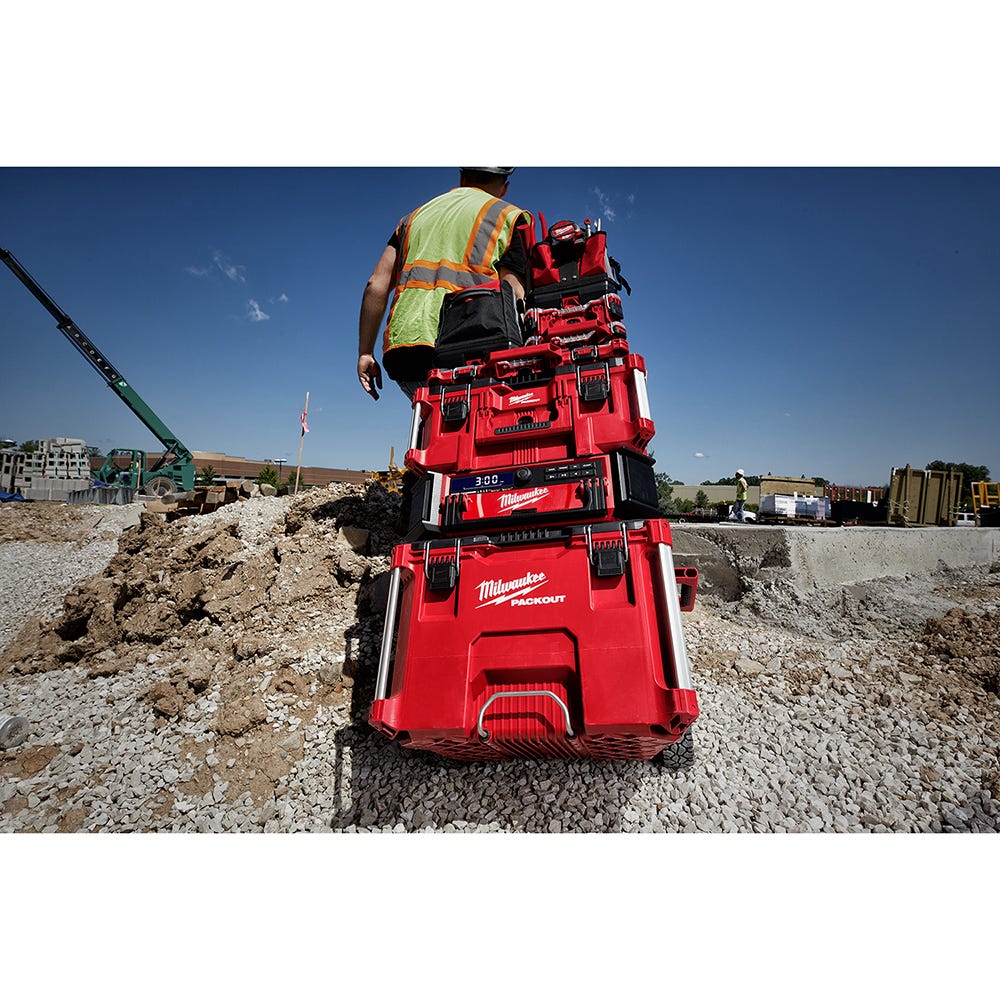 Milwaukee 2950-20 M18 PACKOUT 10-Speaker Bluetooth Jobsite Radio + Charger