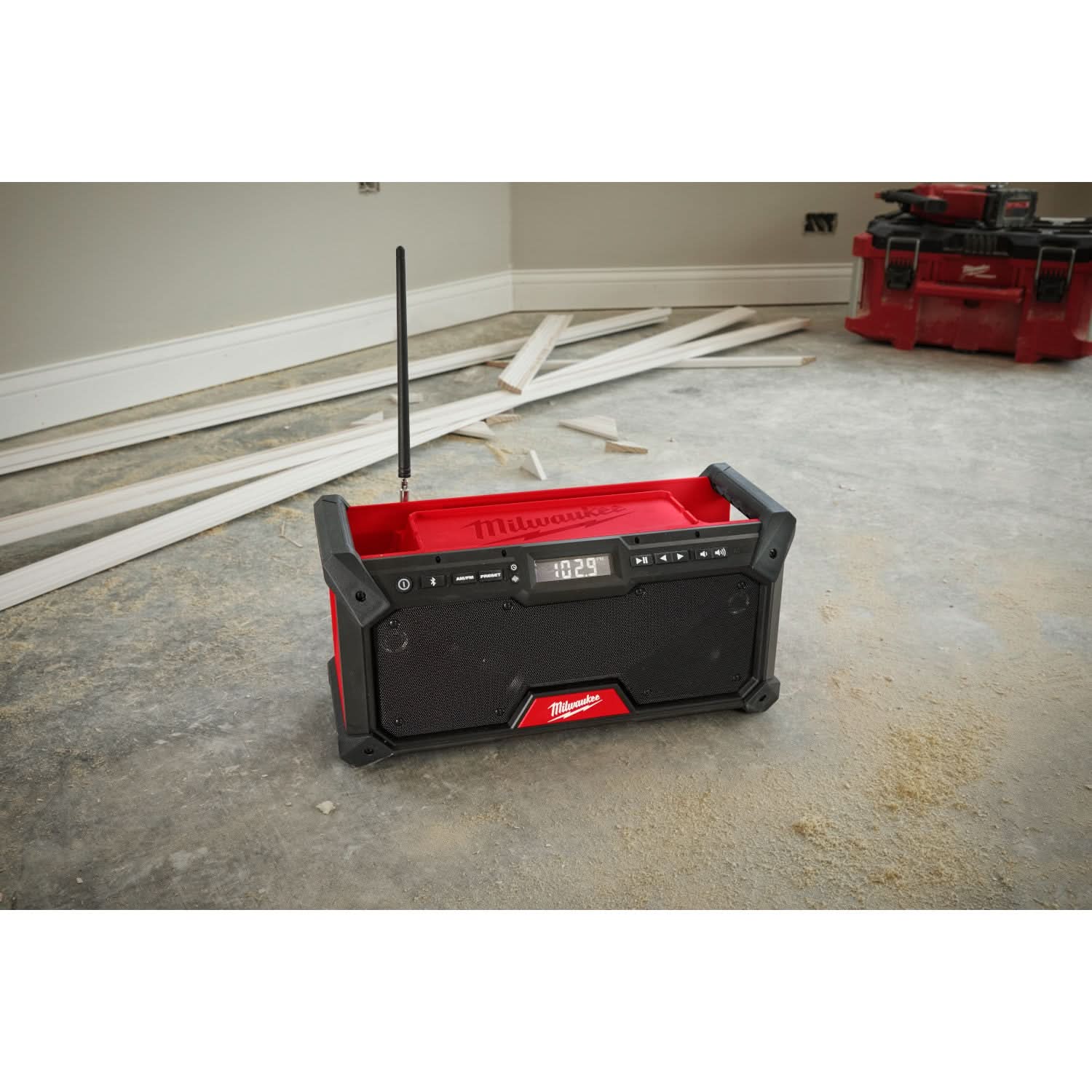 Milwaukee ラジオ 耐衝撃仕様　激レア新品未使用 Milwaukee M18 18V Lithium-Ion Cordless Jobsite Radio with M18 (1