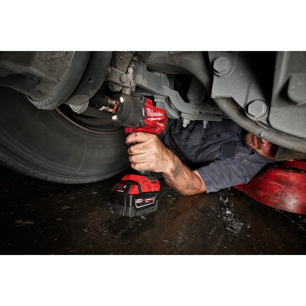 Milwaukee 2967-21B M18 FUEL 1/2" High Torque Impact Wrench w/ Friction Ring 5.0Ah Kit