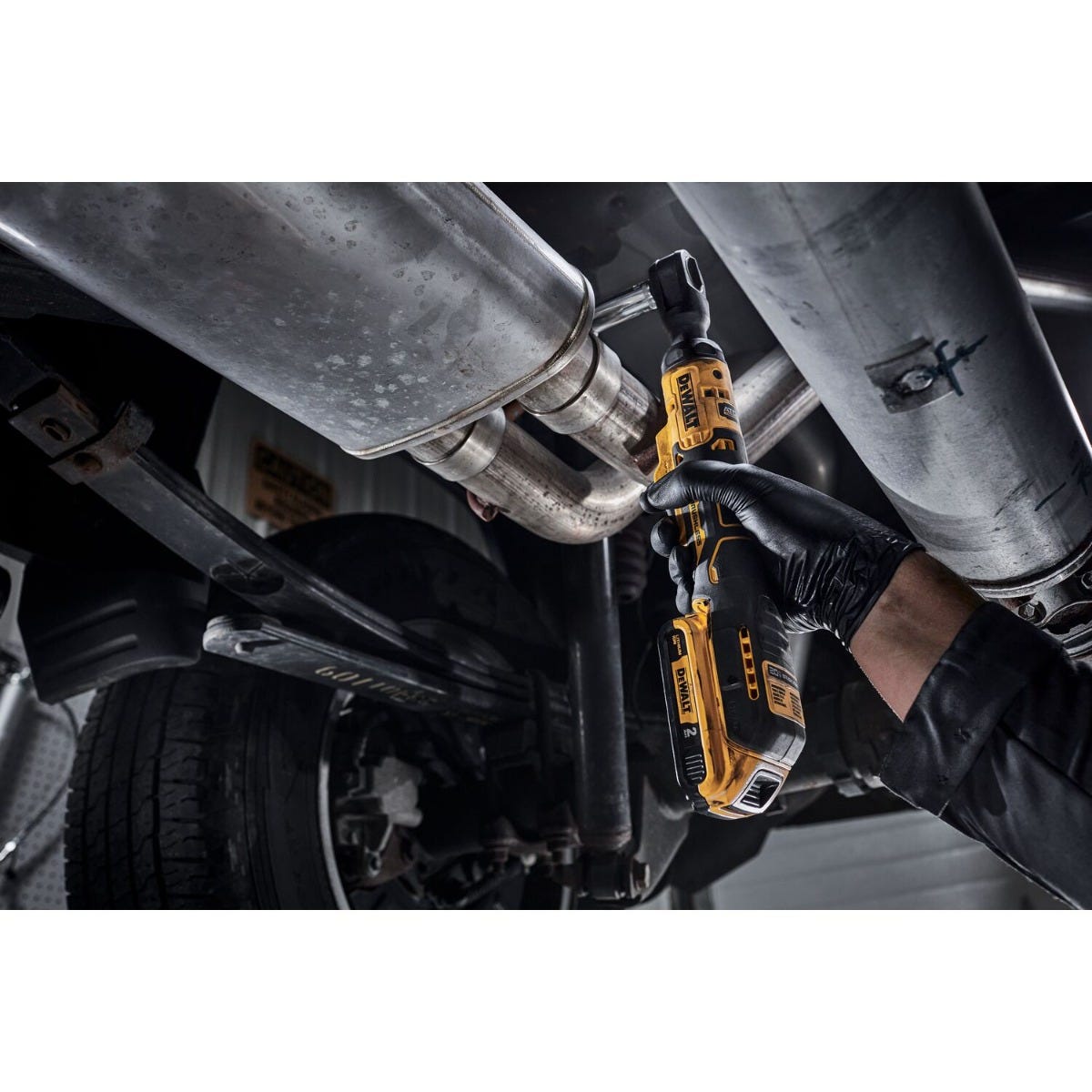 DeWALT DCF513D1 ATOMIC 20V MAX Brushless Cordless 3/8-in. Ratchet Kit