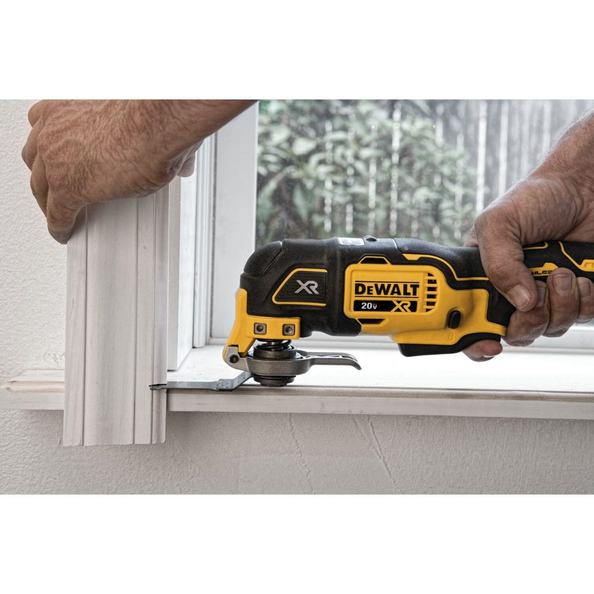 DeWalt DCS356 20V MAX XR Brushless Cordless 3-Speed Oscillating Multi-Tool 5.0Ah Kit