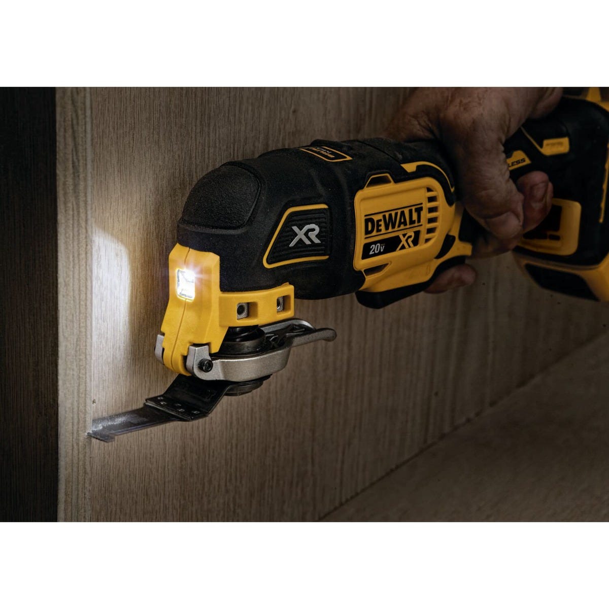 DeWalt DCS356 20V MAX XR Brushless Cordless 3-Speed Oscillating Multi-Tool 5.0Ah Kit