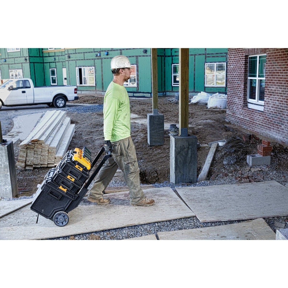 DeWalt DCB104 Multiport Simultaneous Fast Charger