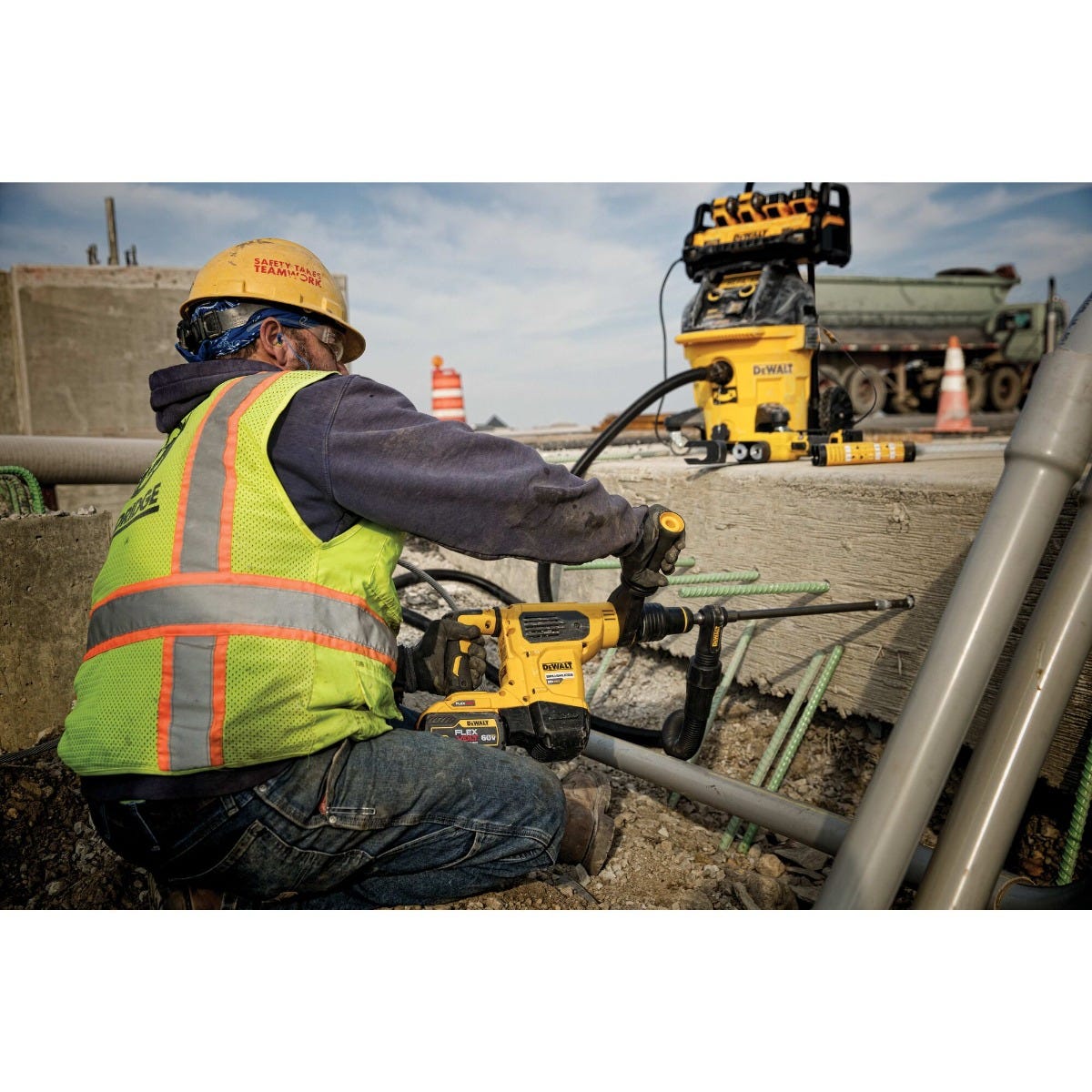 Dewalt DCB1800B 1800 Watt Portable Power Station