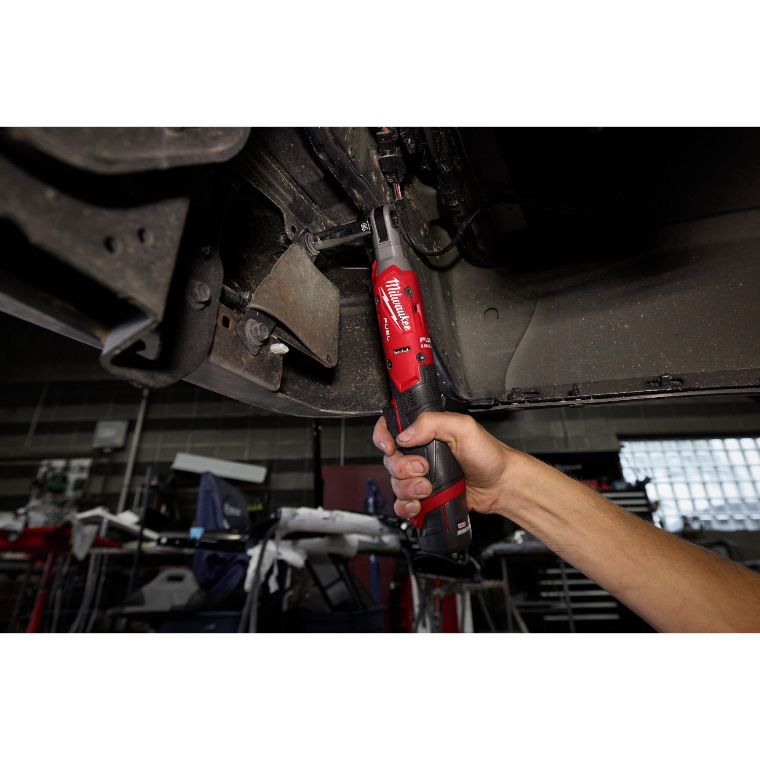 Milwaukee 3053-21 M12 FUEL Brushless 3/8-in. Ratchet 2.5Ah Kit