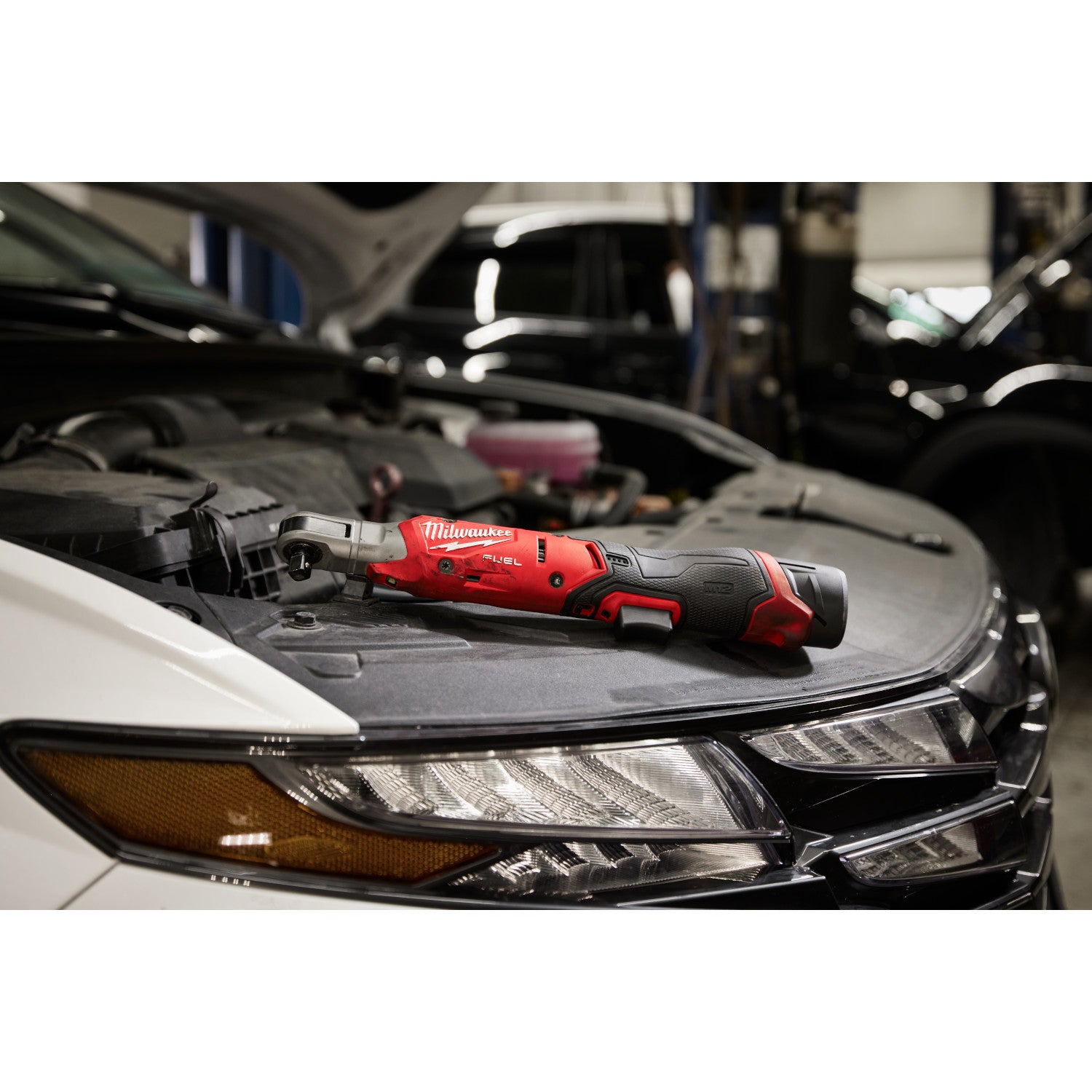 Milwaukee 3053-21 M12 FUEL Brushless 3/8-in. Ratchet 2.5Ah Kit