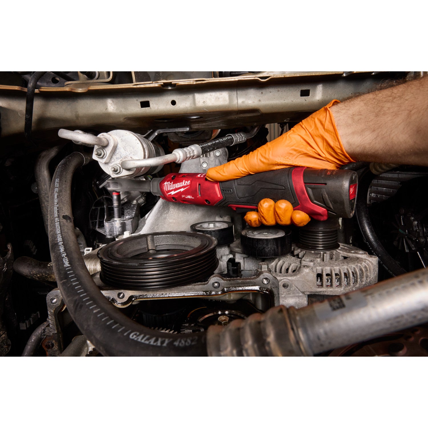 Milwaukee M12 FUEL 1/4-in. Extended Reach Ratchet 2.5Ah Kit (3058-21)