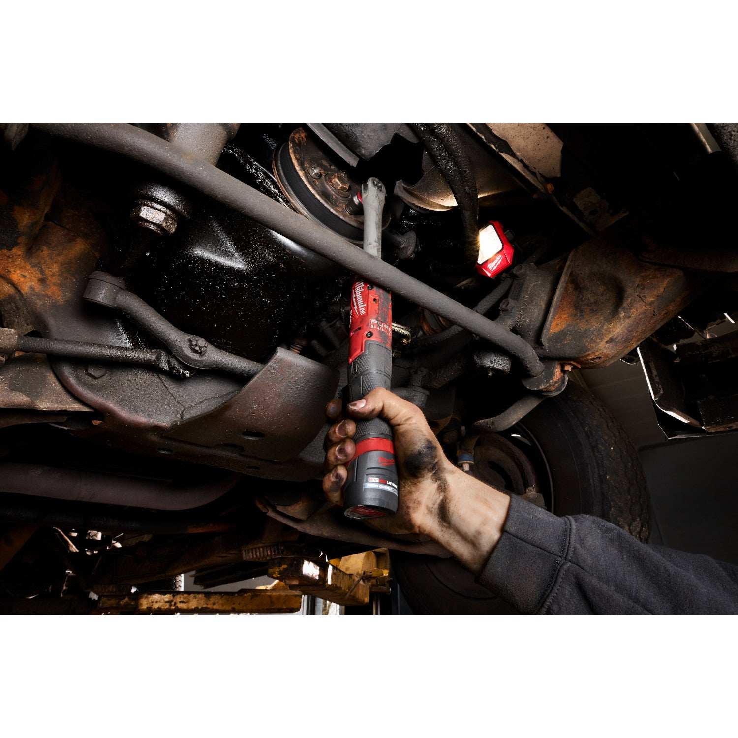 Milwaukee M12 FUEL 3/8-in. Extended Reach Ratchet 2.5Ah Kit (3059-21)