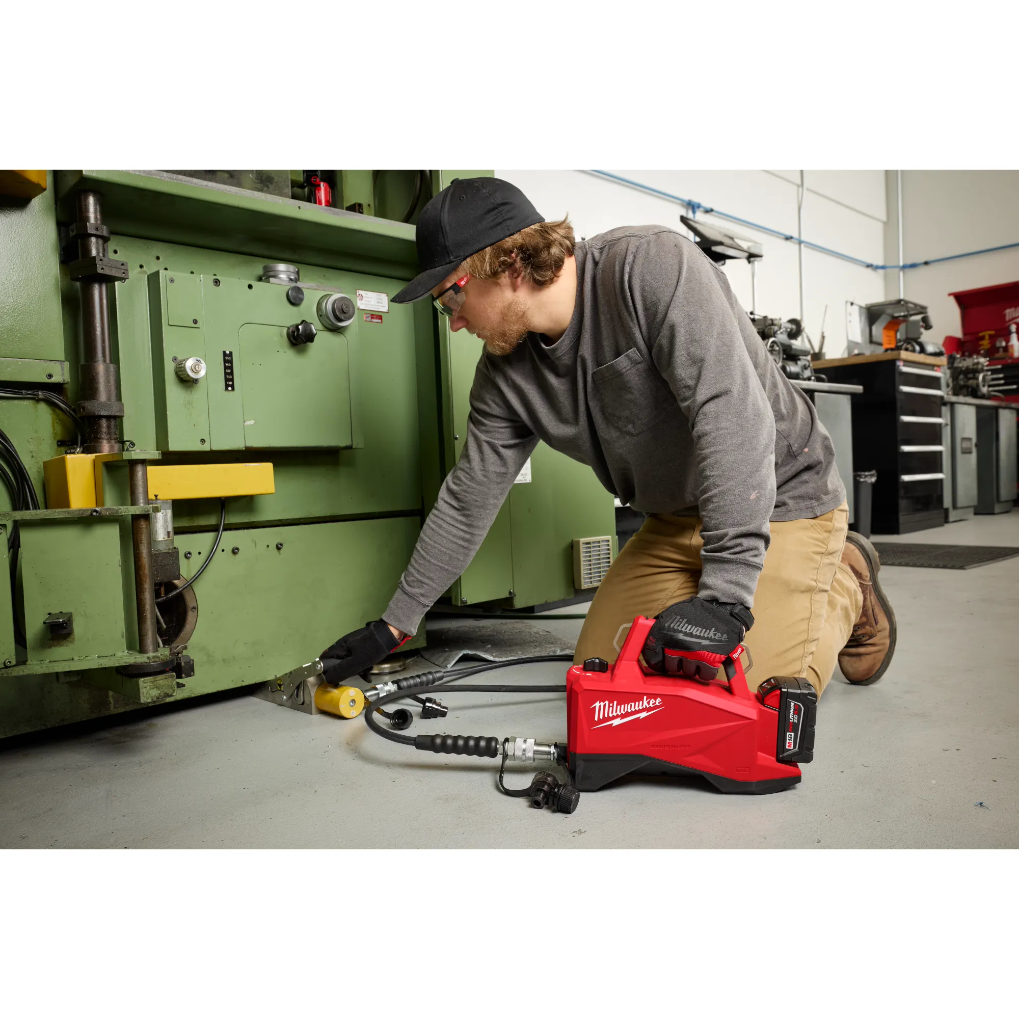 Milwaukee 3120-21 M18 Brushless Single Acting 60in3 10,000psi Hydraulic Pump
