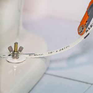 Klein 31432 compact hacksaw cutting plastic