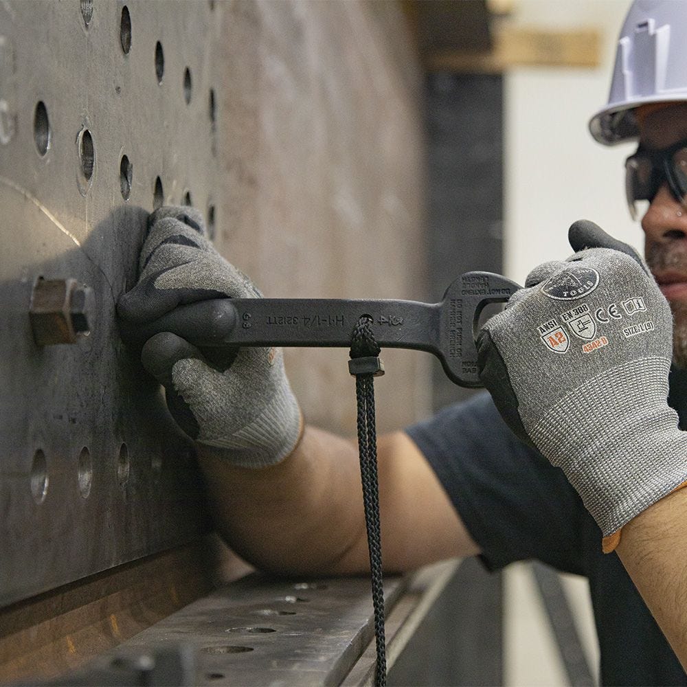 Klein Tools 3212TT Spud Wrench, 1-1/4-Inch Nominal Opening with Tether Hole