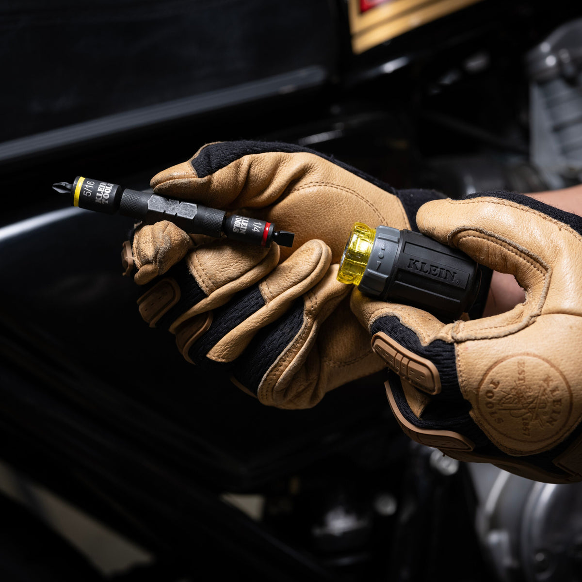 Klein KNECT stubby ratcheting screwdriver/nut driver 32561HDRT in use