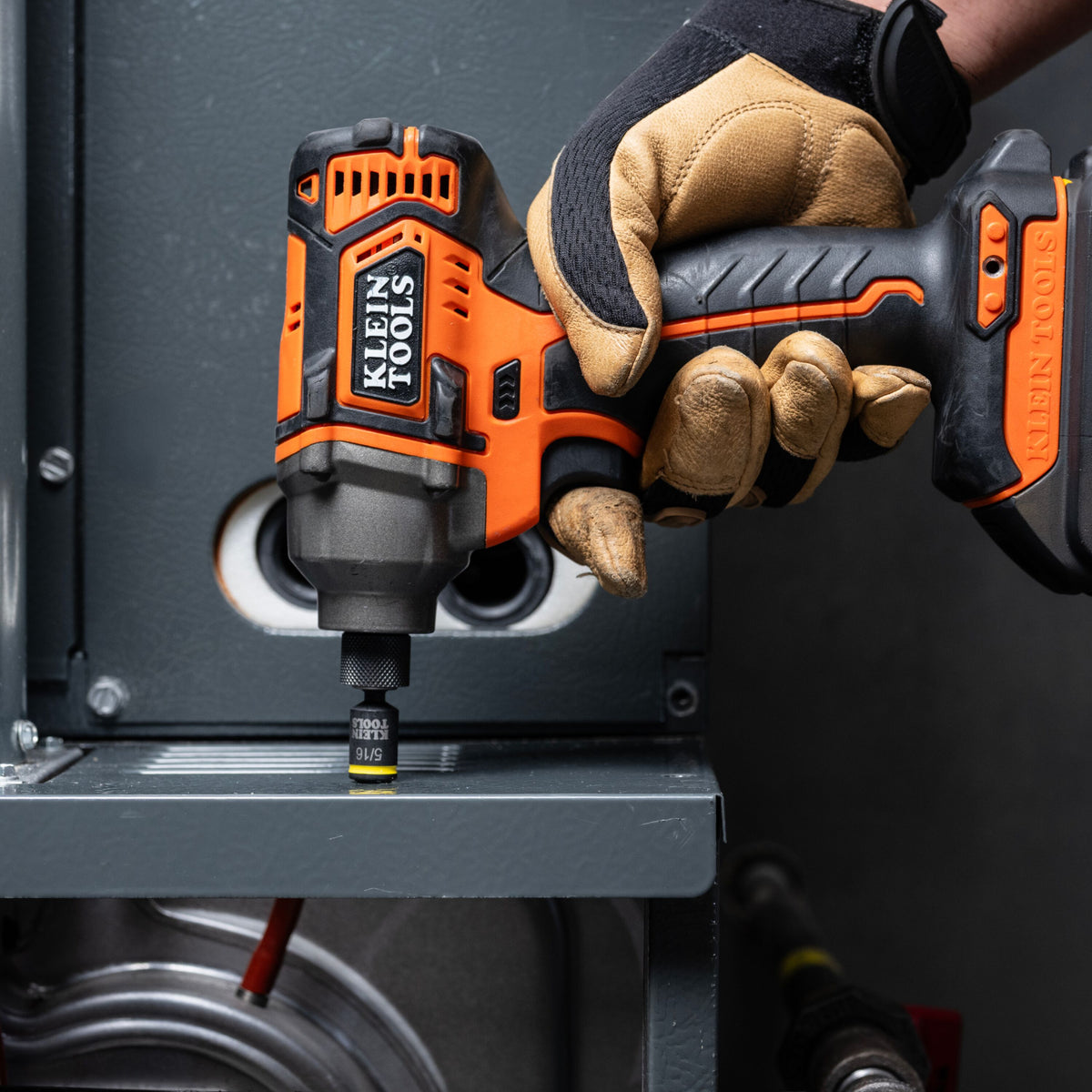 Klein KNECT stubby ratcheting screwdriver/nut driver 32561HDRT on the job