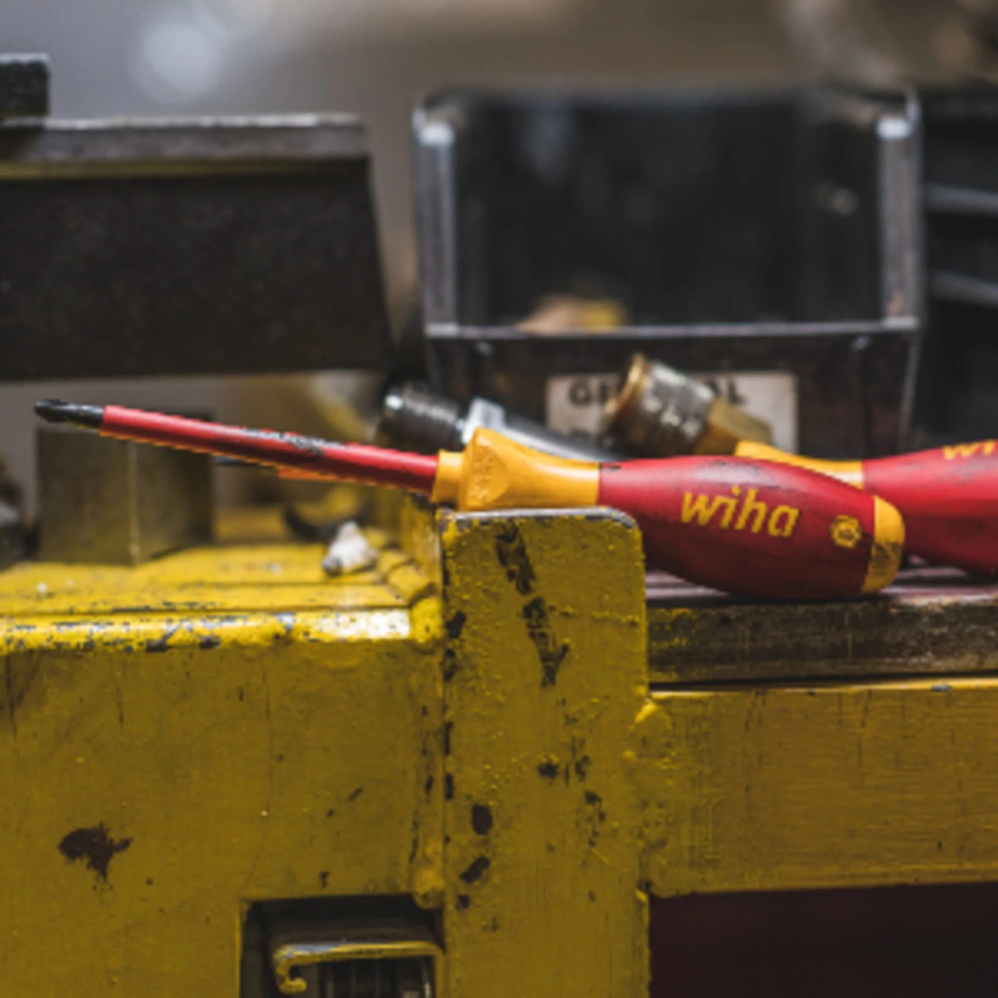 Wiha 33580 2-Piece Insulated SoftFinish Screwdriver Set