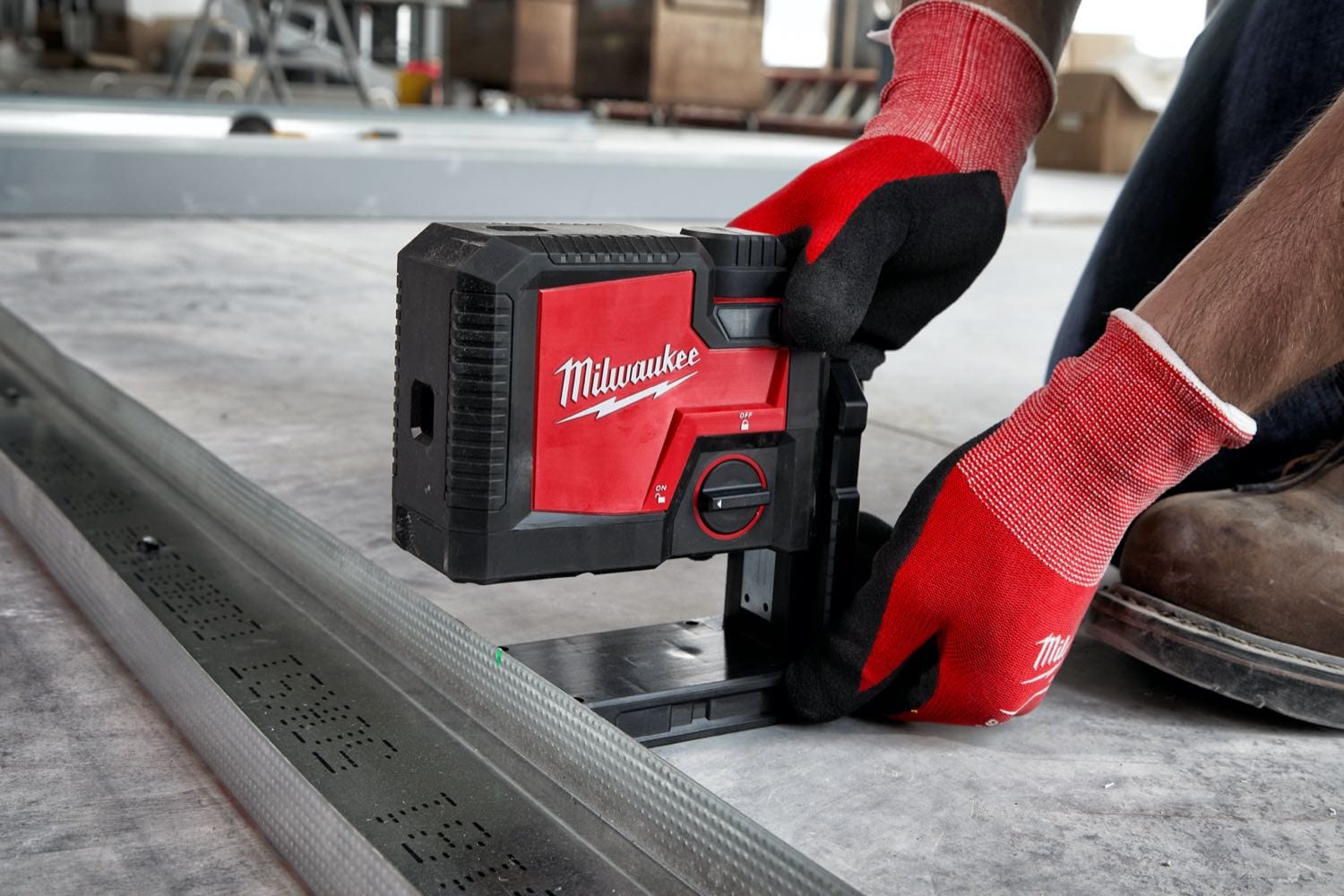 Milwaukee 3510-21 USB Rechargeable Green 3-Point Laser