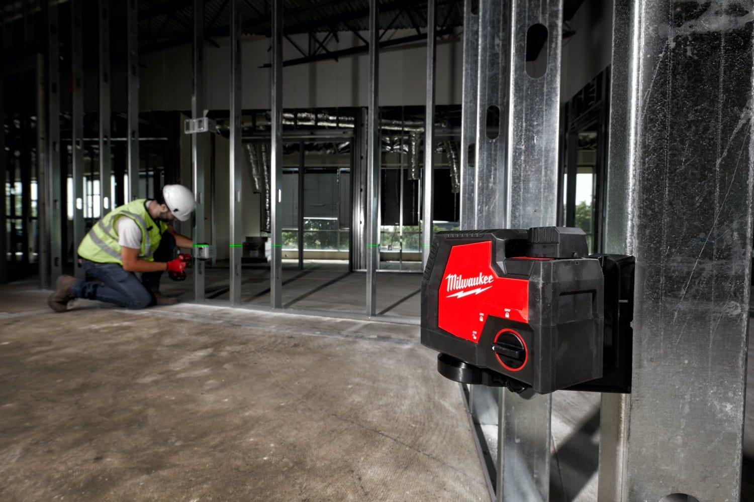 Milwaukee 3522-21 USB Rechargeable Green Cross Line & Plumb Points Laser