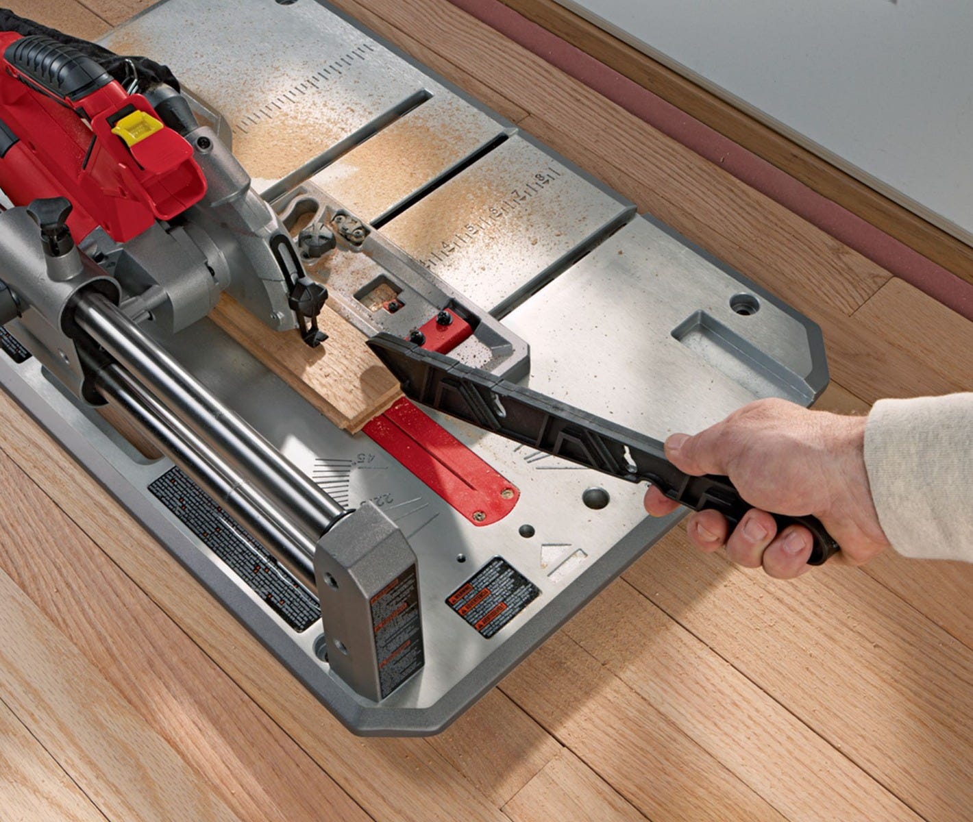 SKIL 3601-02 7.0 Amp Flooring Saw