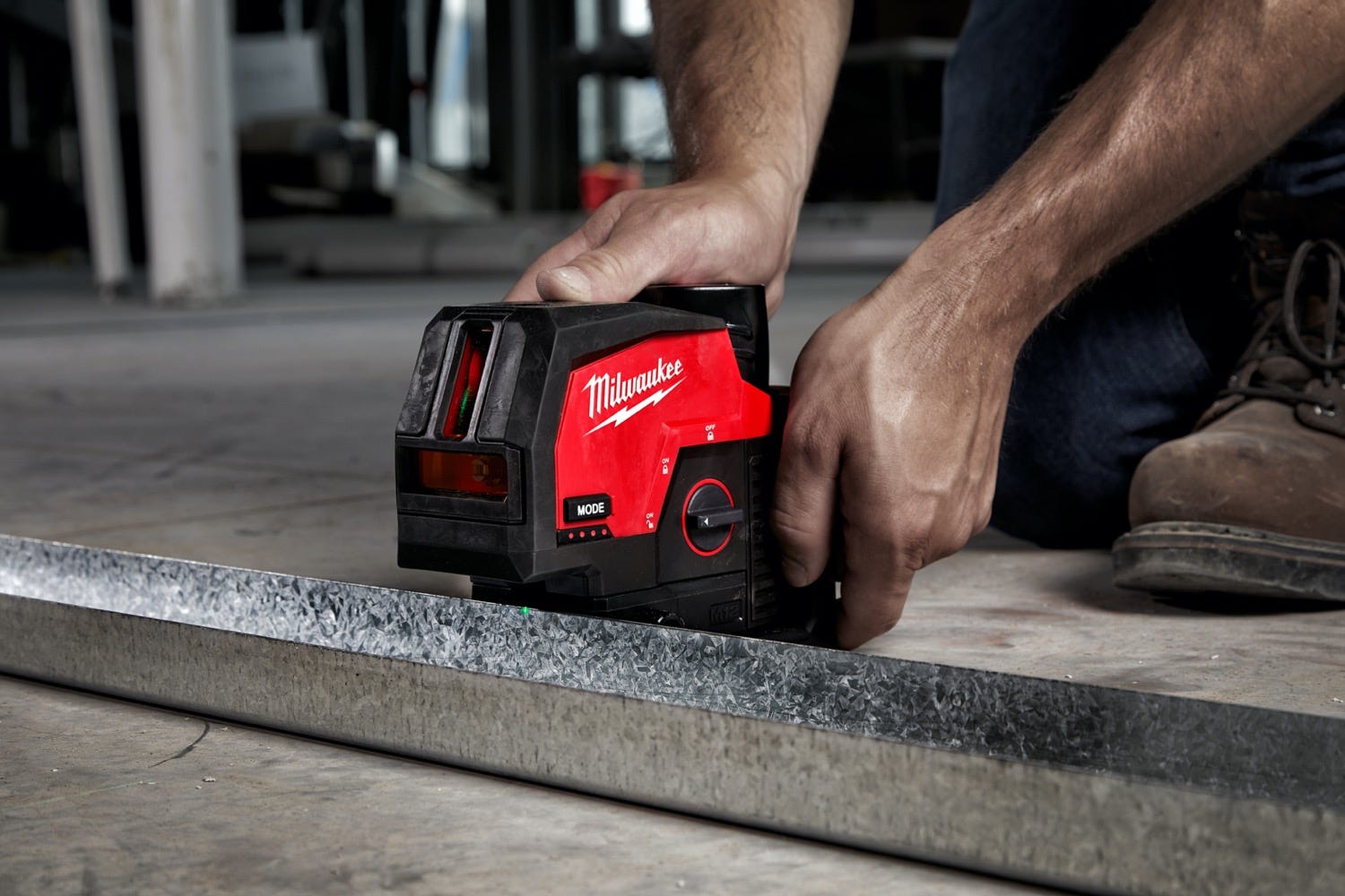 Milwaukee 3622-20 M12 Green Cross Line and Plumb Points Laser