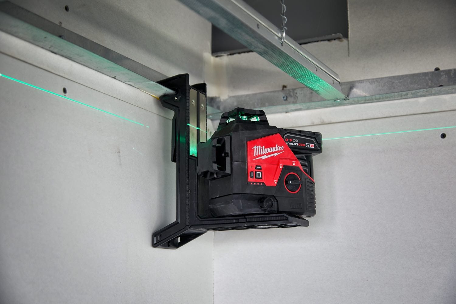 Milwaukee 3632-21 M12 Green 360 3-Plane Laser 4.0Ah Kit