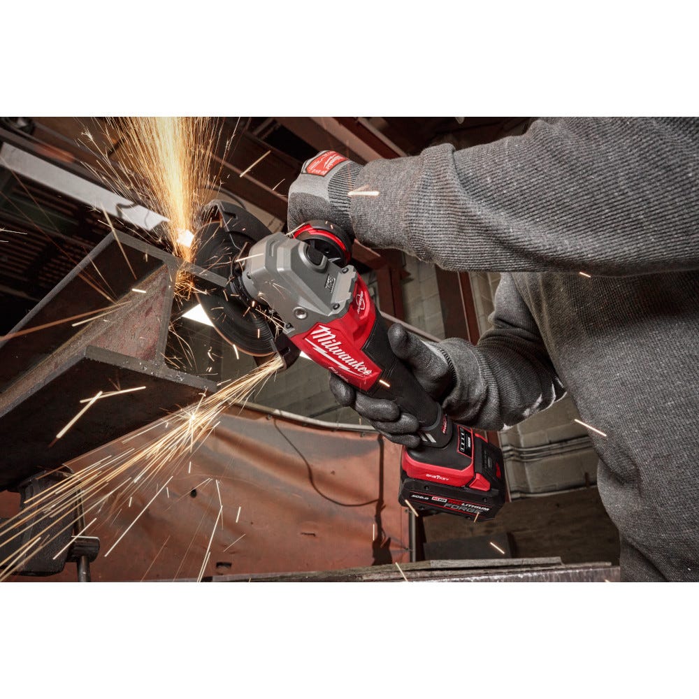 Milwaukee 3672-22 M18 FUEL 4-1/2"-6" Variable Speed Braking Grinder, Paddle Switch w/ ONE-KEY Kit