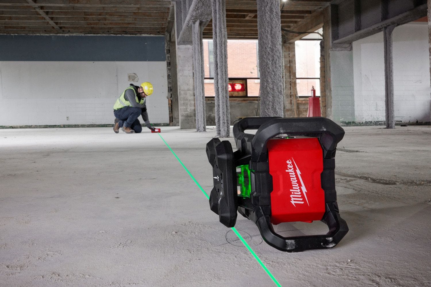Milwaukee 3702-21 M18 Green Interior Rotary Laser Level Kit w/ Remote/Receiver & Wall Mount Bracket