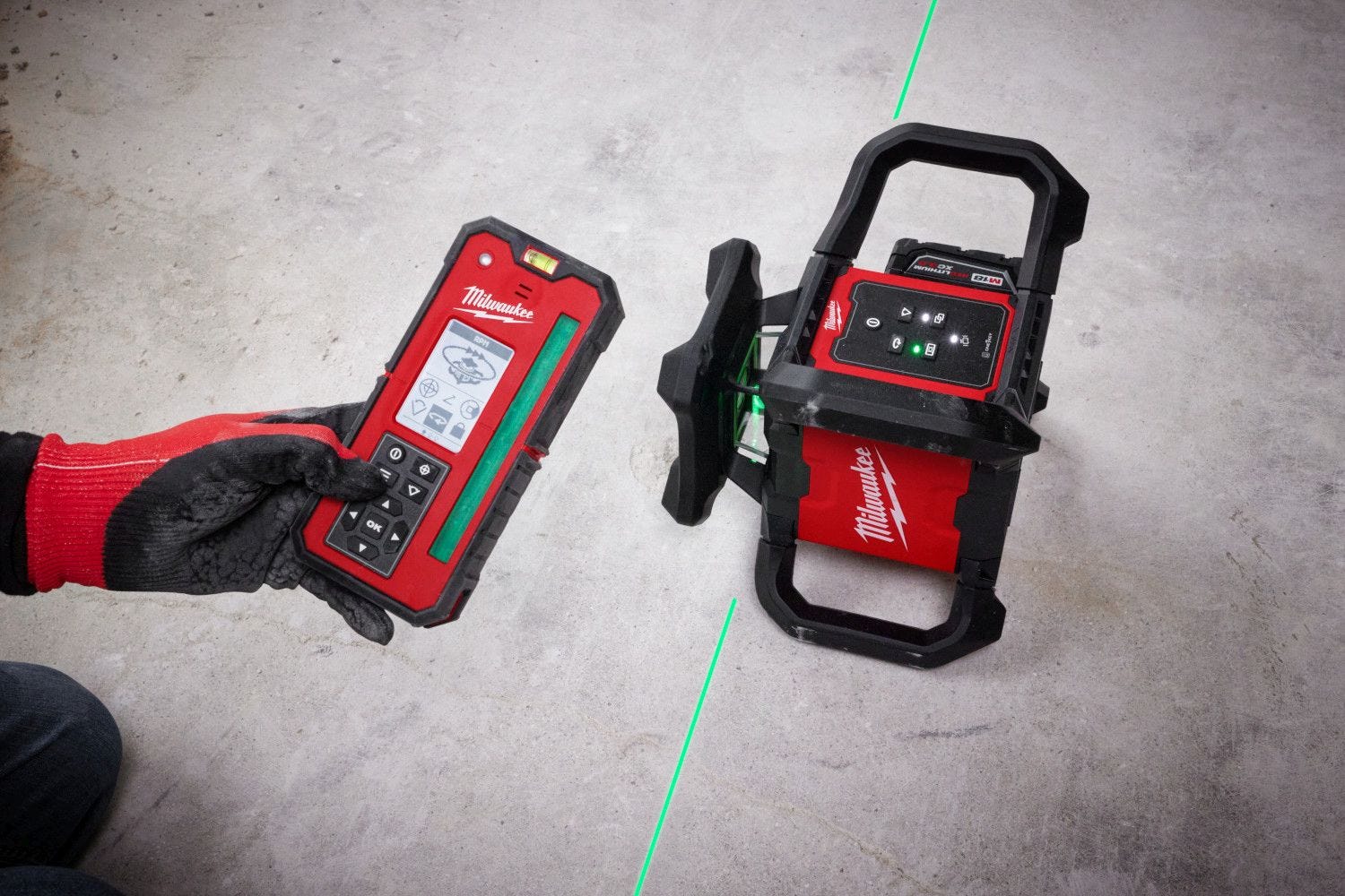 Milwaukee 3702-21 M18 Green Interior Rotary Laser Level Kit w/ Remote/Receiver & Wall Mount Bracket