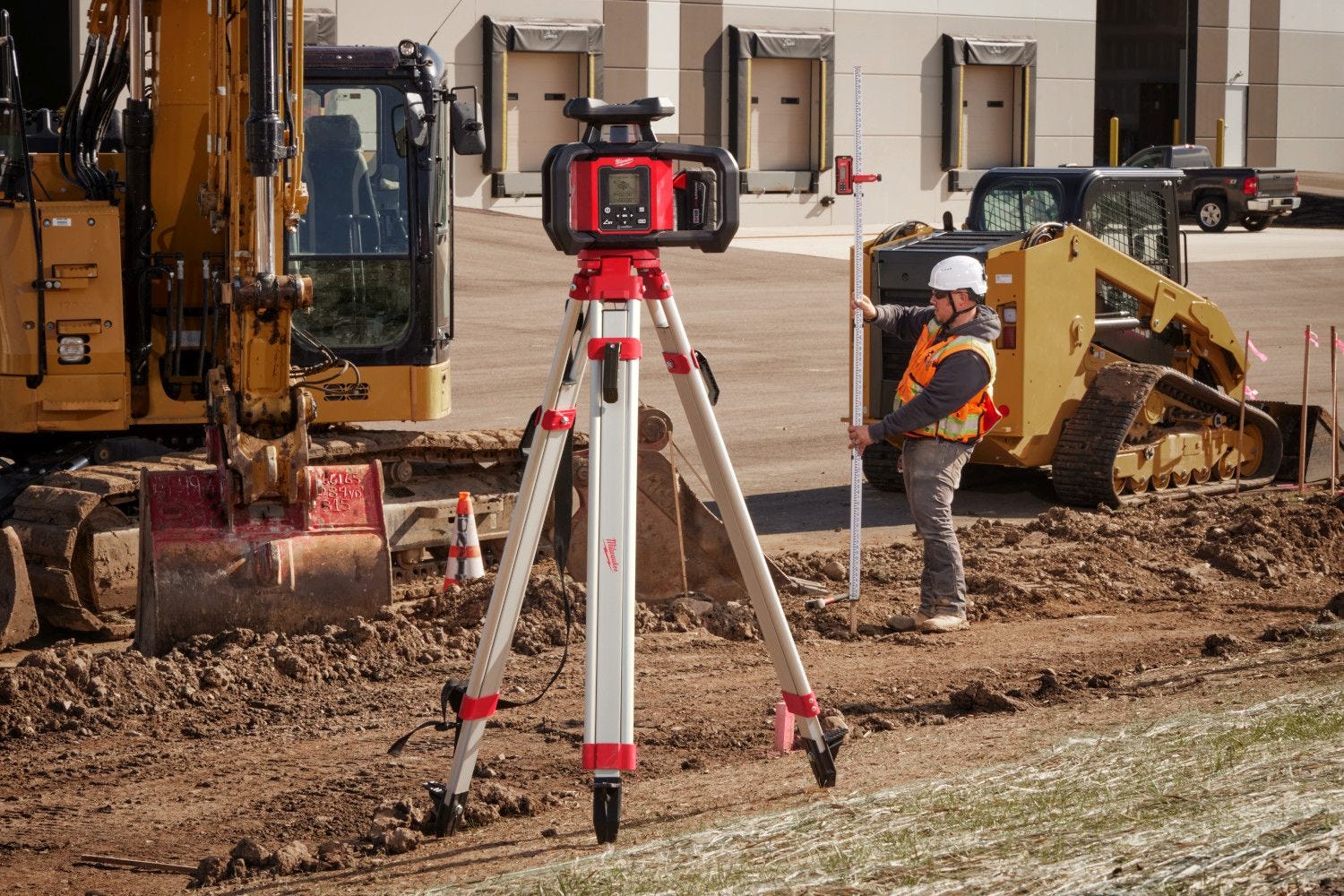 Milwaukee 3704-21 M18 Red Exterior Dual Slope Rotary Laser Level Kit w/ Receiver & Remote