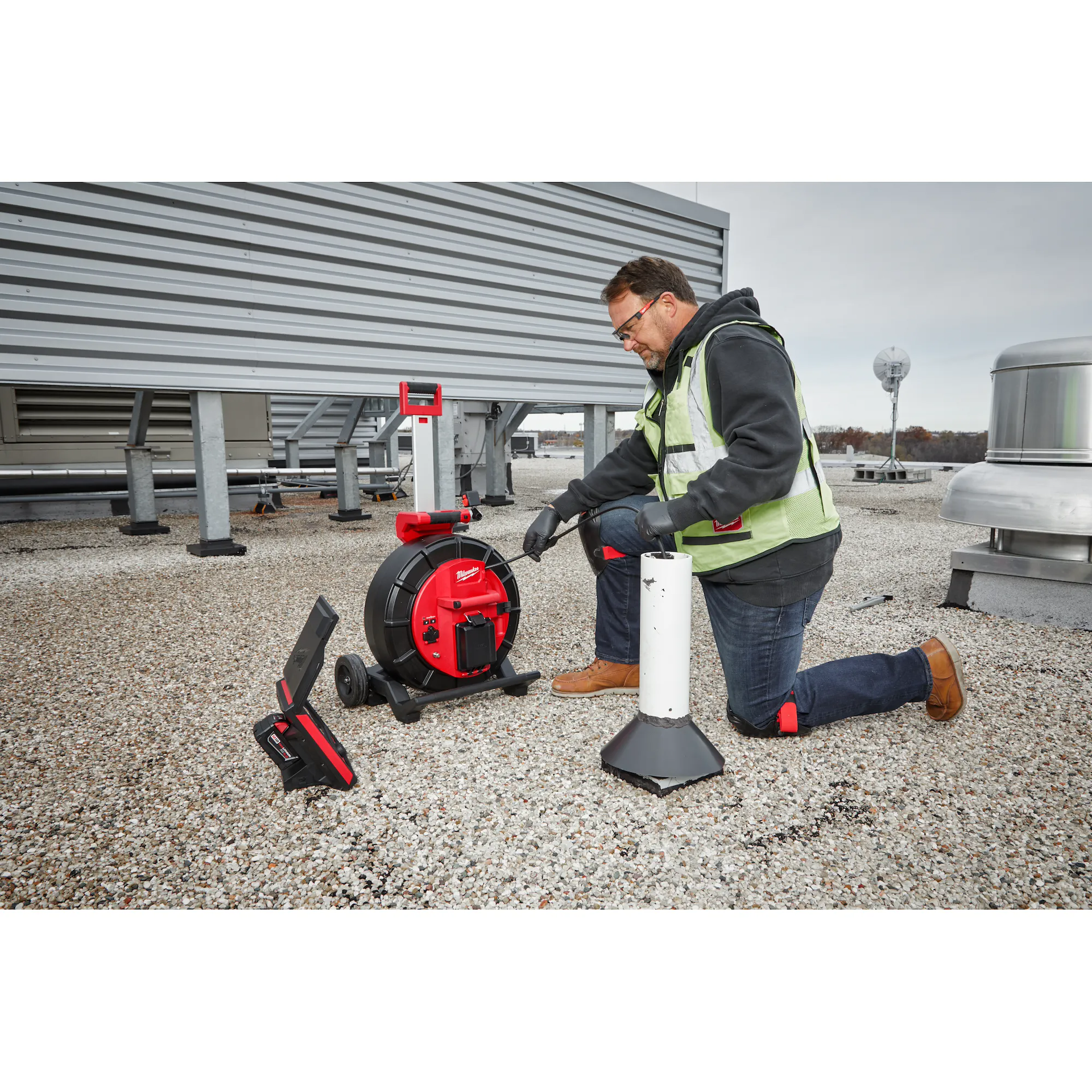 Milwaukee 3975-22 M18 200 ft. Mid-Stiff Modular Pipeline Inspection System 5.0Ah Kit