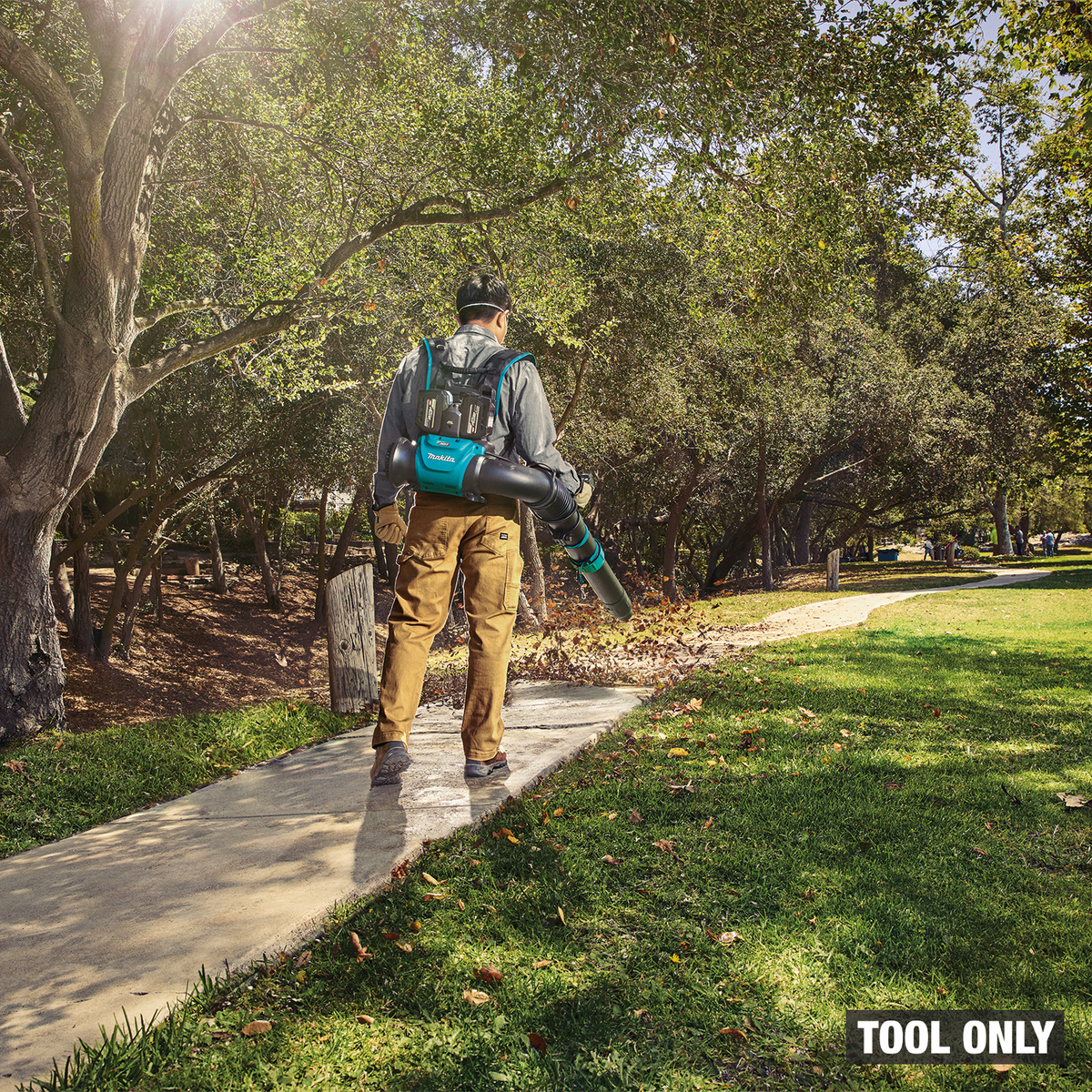 Makita 40V max XGT Brushless Backpack Blower (GBU04Z) - in use on the job 9