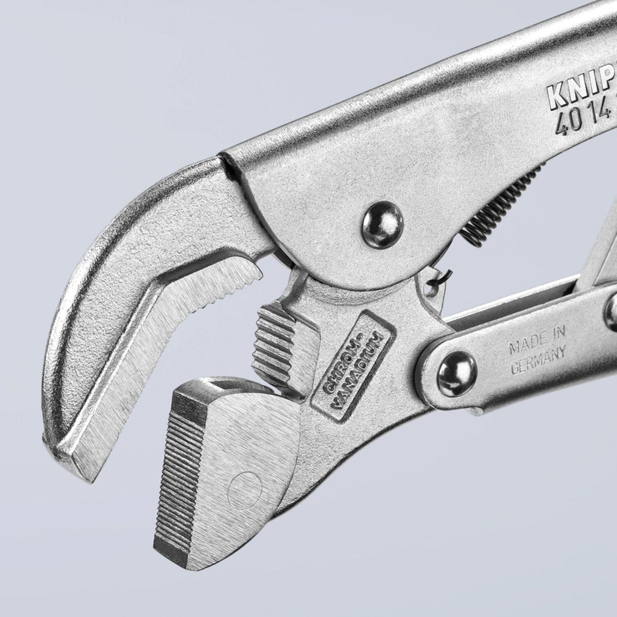 Knipex 40 14 250 SBA locking pliers in use