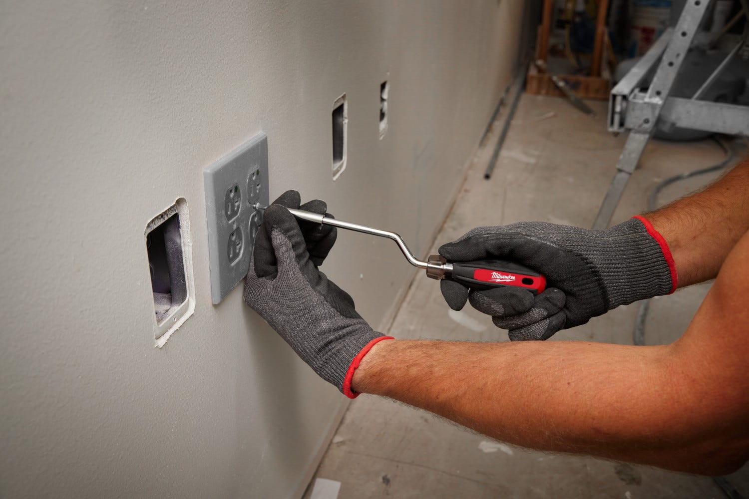 Milwaukee 48-22-2916 2-in-1 Rotating Multi-Bit Screwdriver