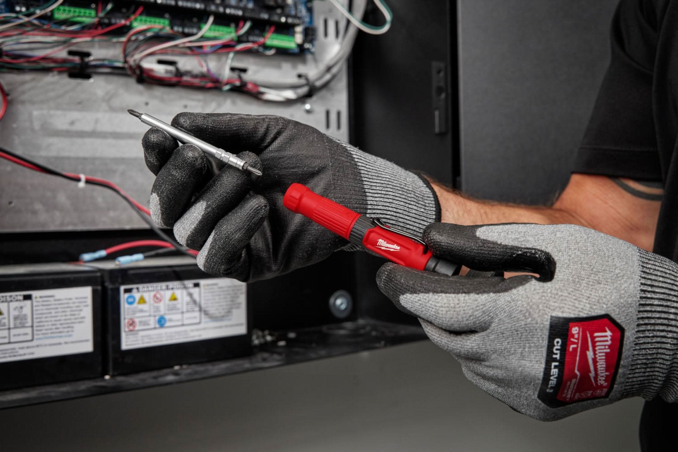 Milwaukee 48-22-2932 4-in-1 Pocket Precision Multi-Bit Screwdriver