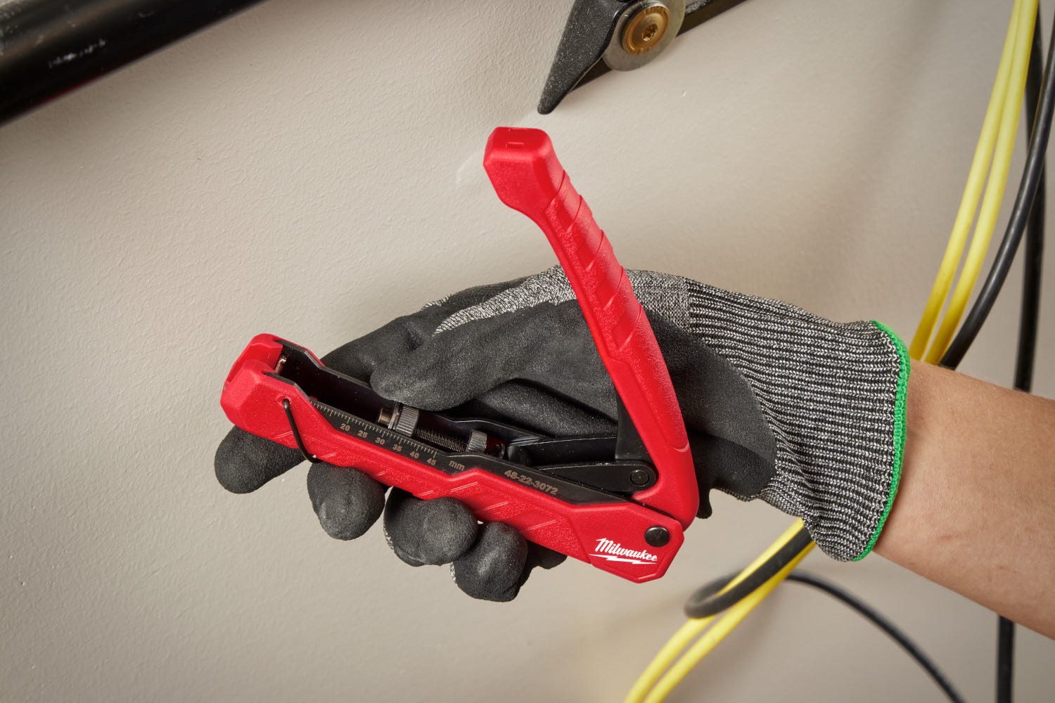 Milwaukee 48-22-3072 Coax Compression Crimper