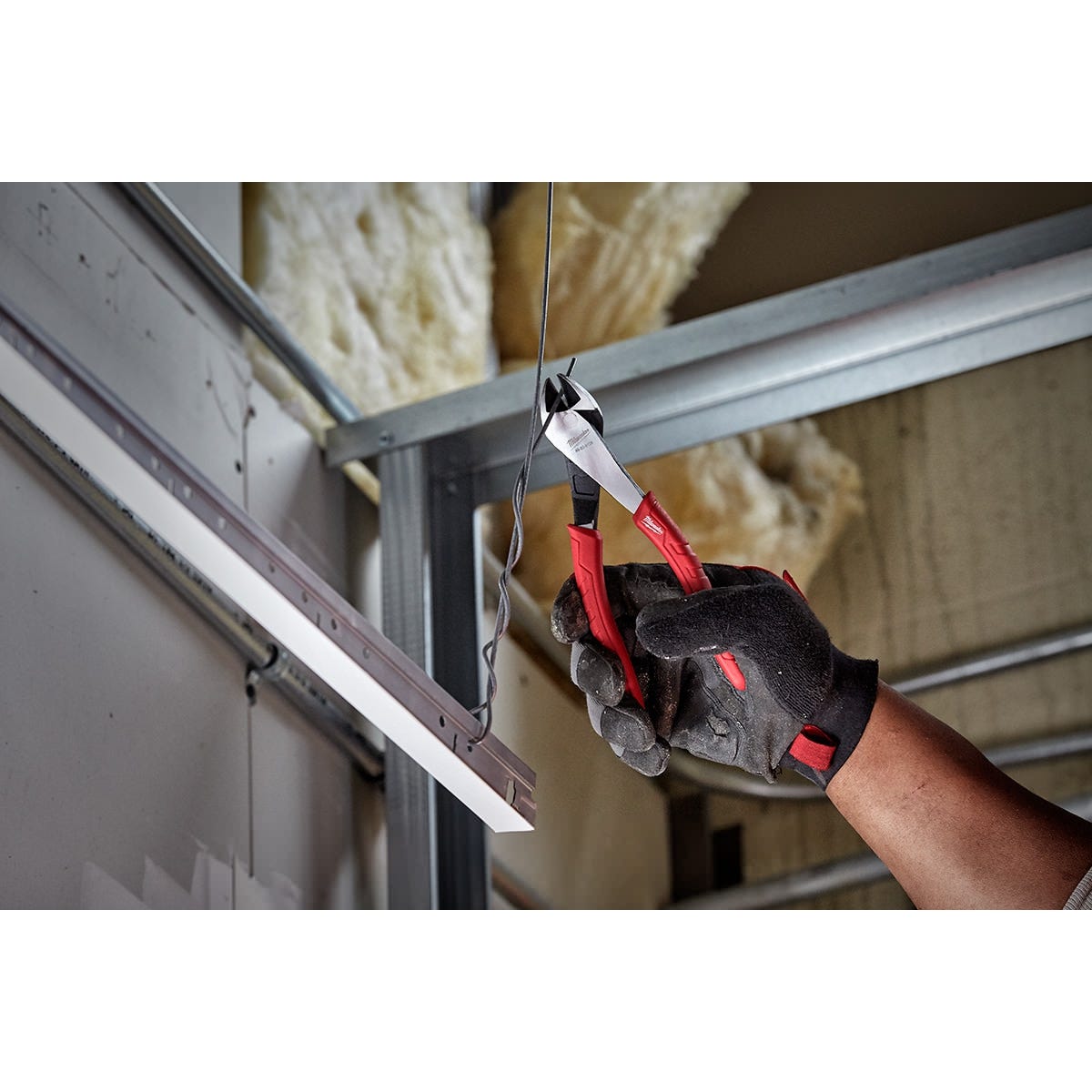 Milwaukee 48-22-6128 8'' Angled Head Diagonal-Grips