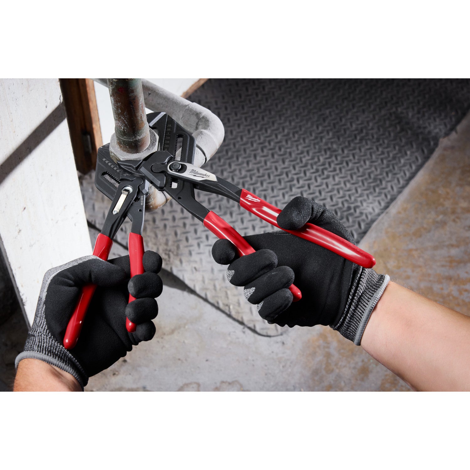 Milwaukee 48-22-6906 5-in. Pliers Wrench W/ Belt Clip