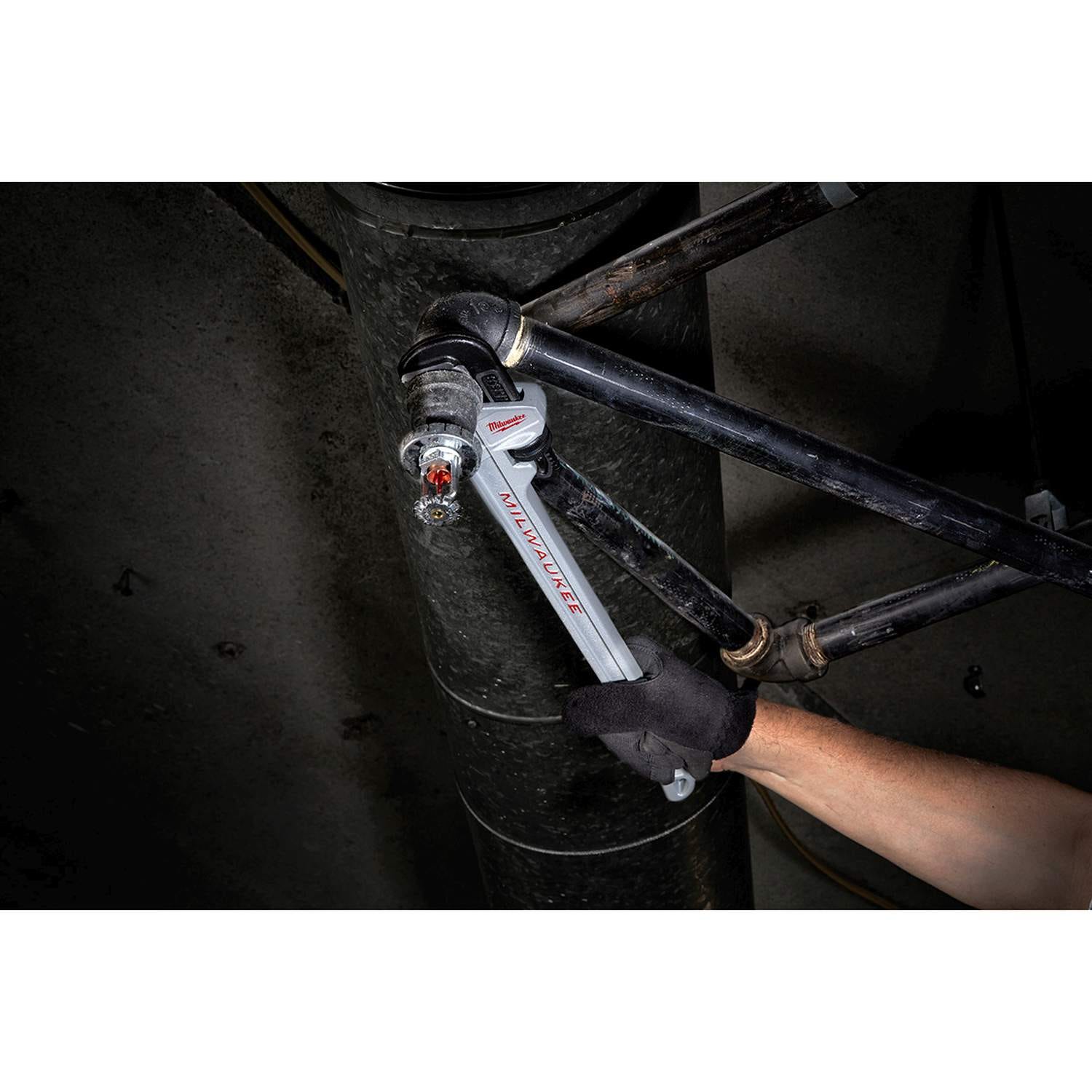 Milwaukee 48-22-7213 10L Aluminum Pipe Wrench With Powerlength Handle