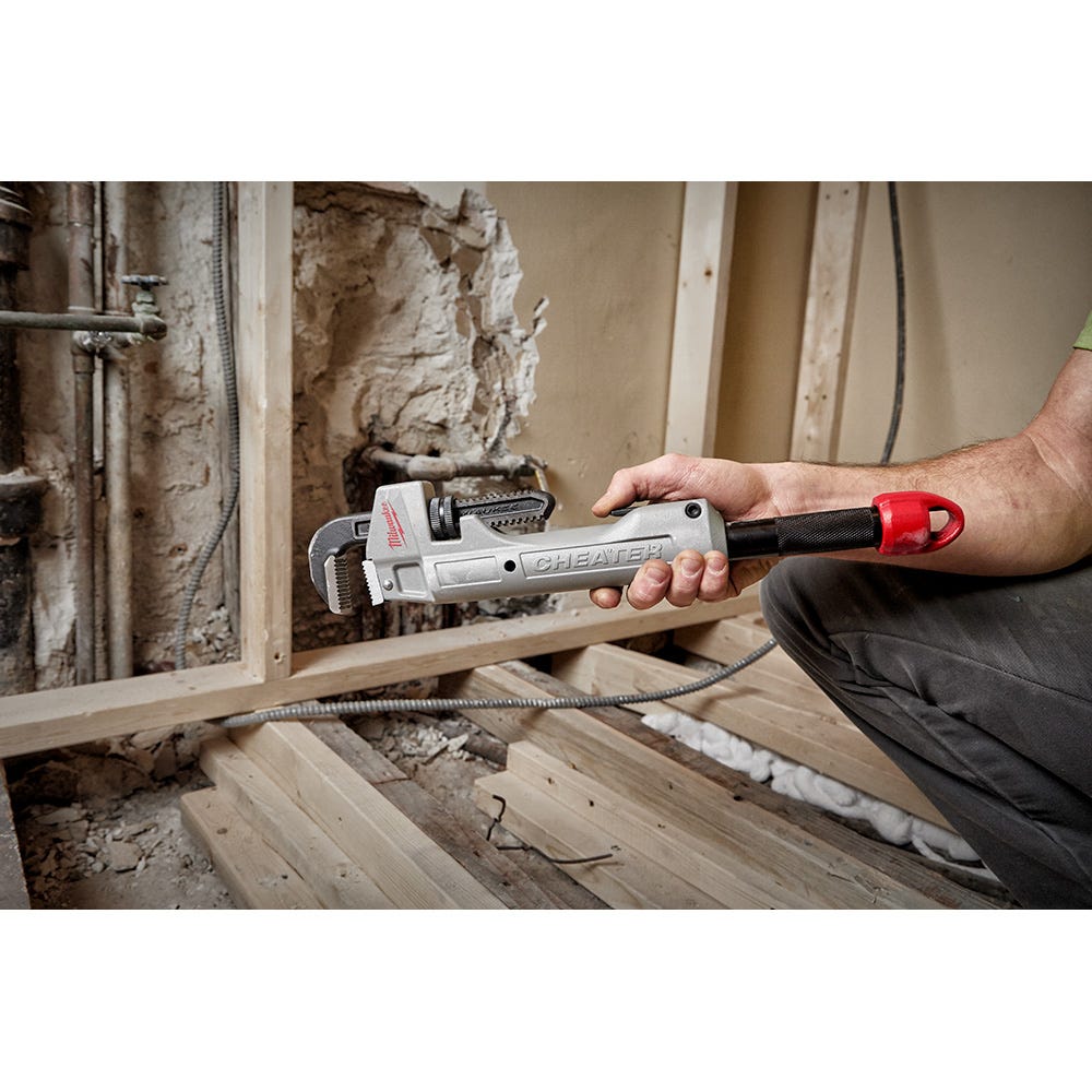 Milwaukee 48-22-7318 CHEATER Aluminum Extendable 11-inch-to-24-inch Pipe Wrench