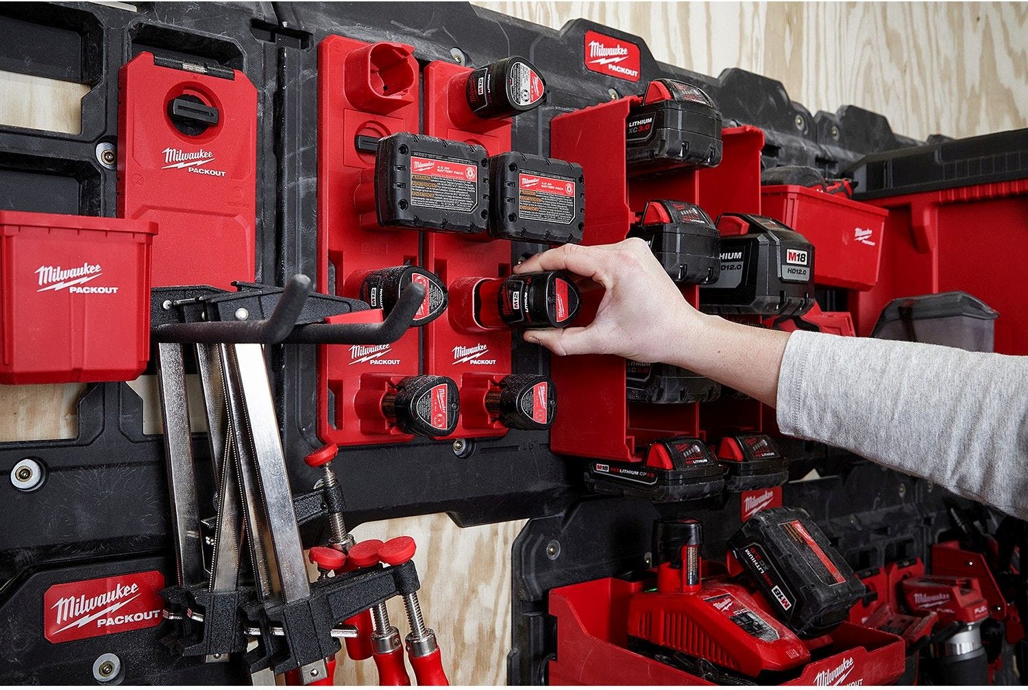 Milwaukee 48-22-8338 PACKOUT M12 Battery Rack