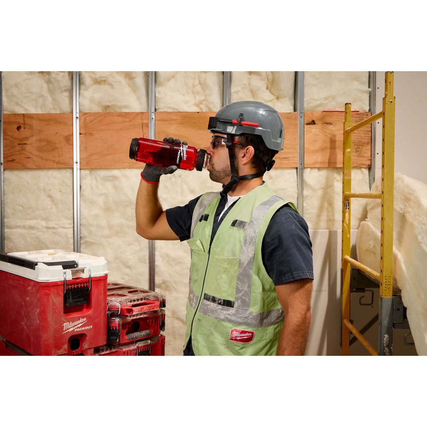 Milwaukee 48-22-8372R PACKOUT™ 34oz Bottle with Chug Lid
