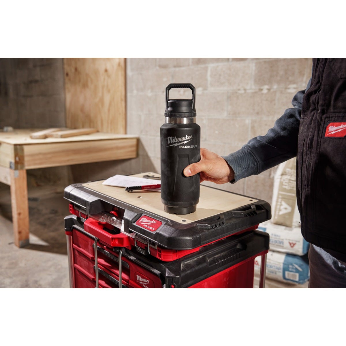 Milwaukee 48-22-8397B PACKOUT 36oz Insulated Bottle with Chug Lid
