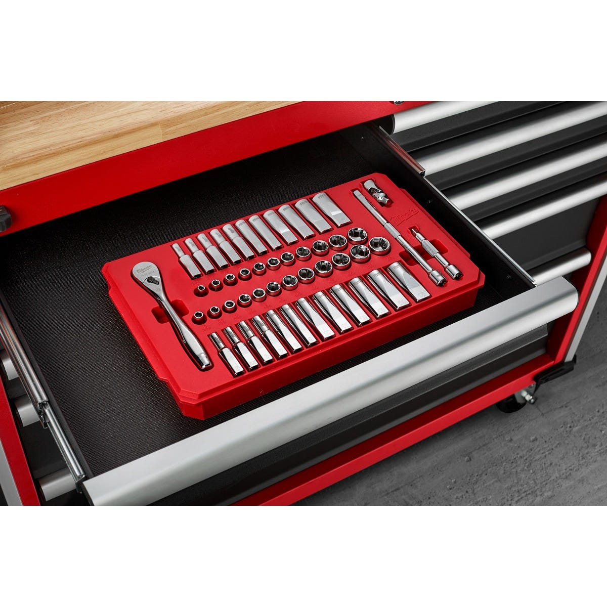 Milwaukee 48-22-9004 1/4"-Drive 50-Piece SAE / Metric Ratchet & Socket Set