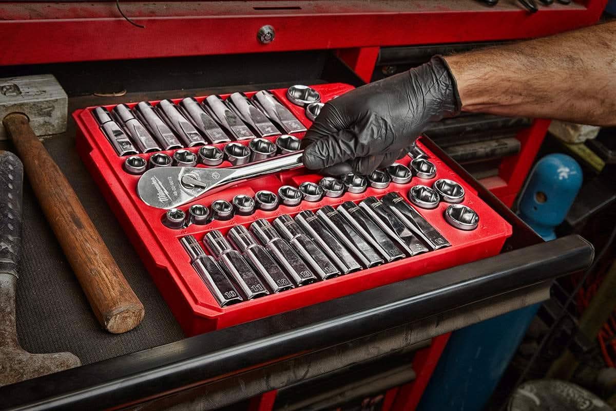 Milwaukee 48-22-9010 1/2" Drive 47-Piece SAE/Metric Ratchet And Socket Set with  8-Piece Screwdriver Kit w/ Square