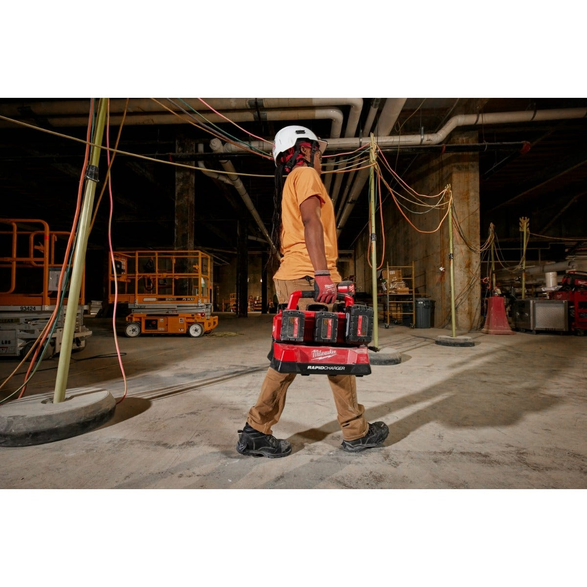 Milwaukee M18 PACKOUT 6-Bay Rapid Charger plus M18 REDLITHIUM XC 5.0Ah Battery Pack